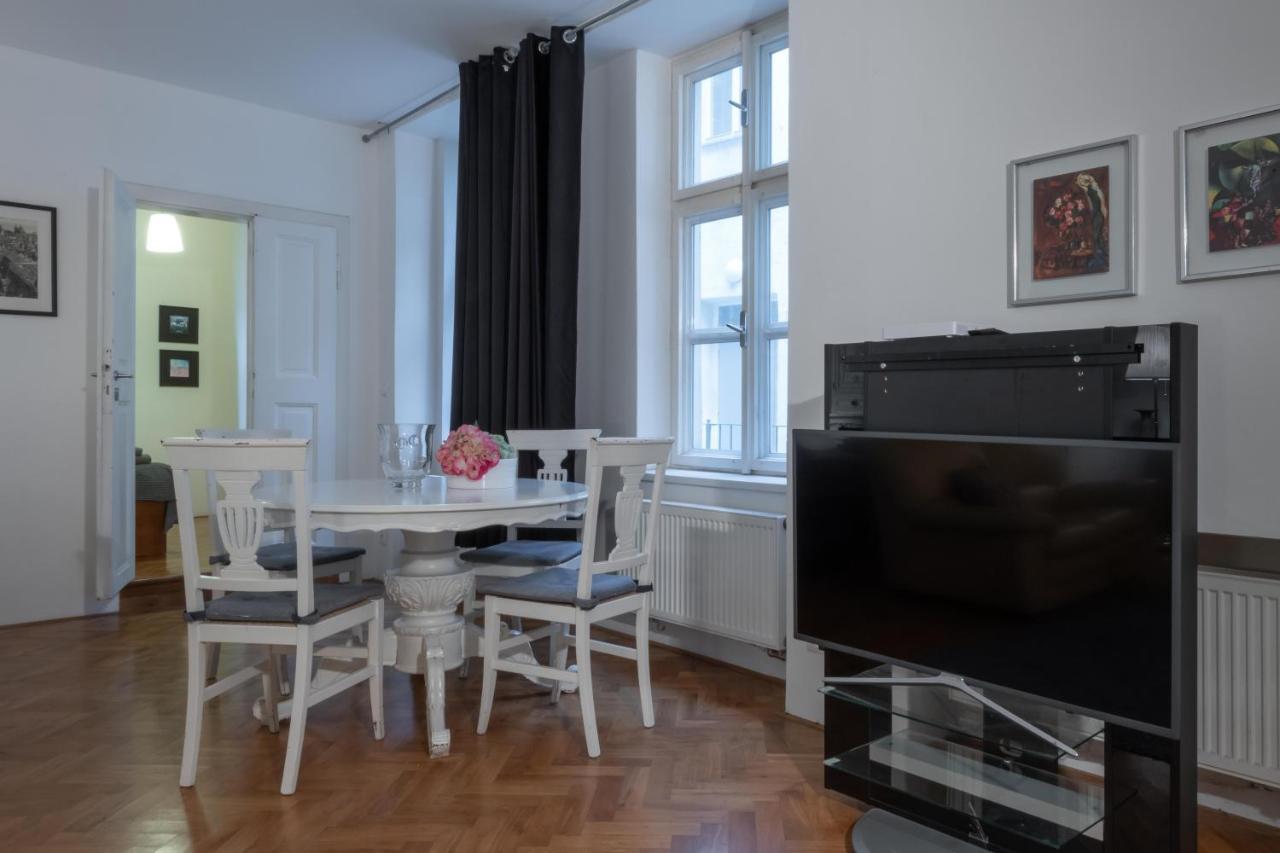 Apartman Carolinum Прага Экстерьер фото