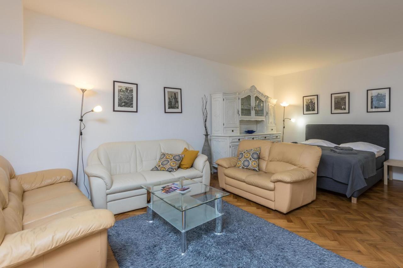 Apartman Carolinum Прага Экстерьер фото